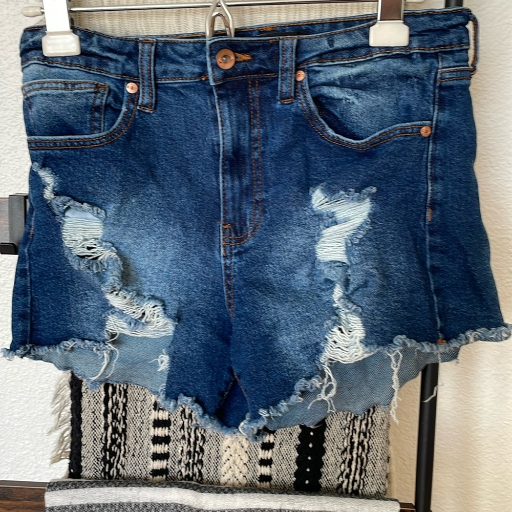Women’s size seven Jean shorts.